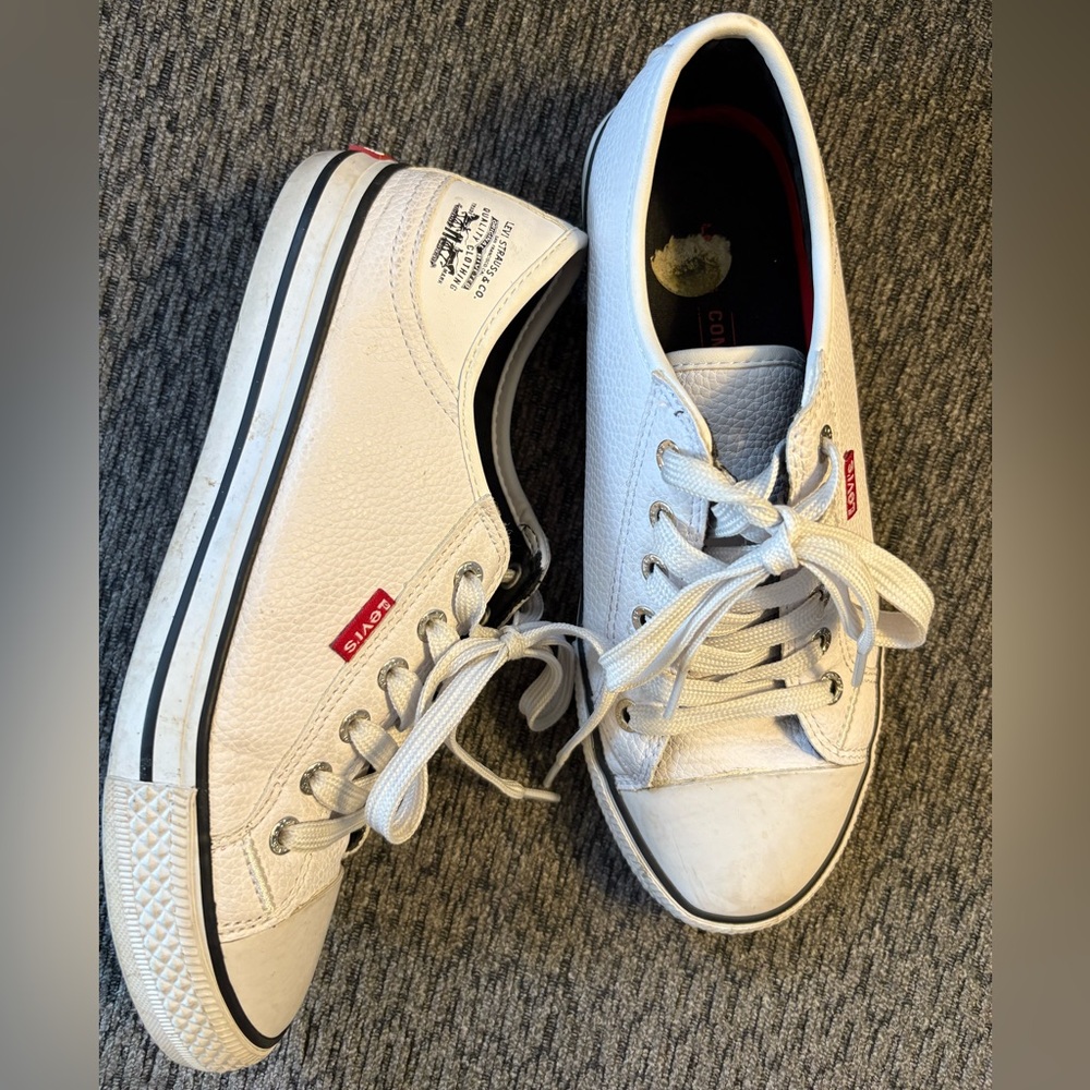 Levi’s White Pebbled Leather Women’s Low Top Sneakers Size 8